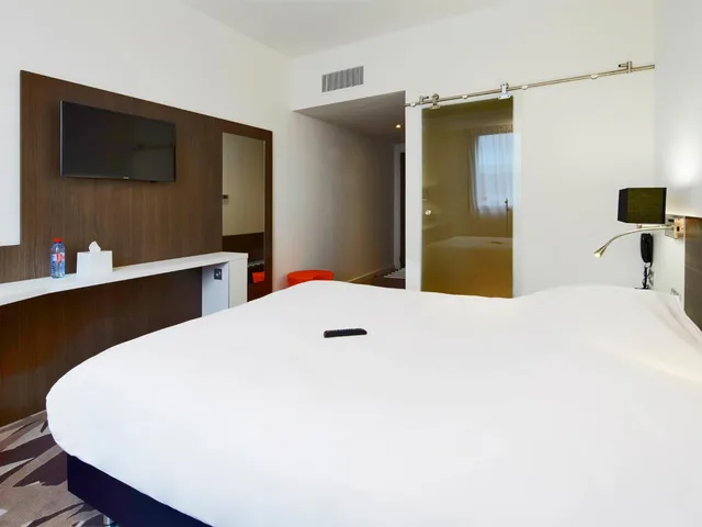 غرفة بسرير كوين، KYRIAD TROYES CENTRE 2/7