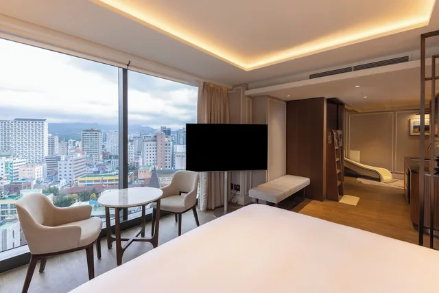 غرفة عائلية بسرير كينج وسرير كوين وسرير بطابقين، The Ambassador Seoul - A Pullman Hotel 4/6