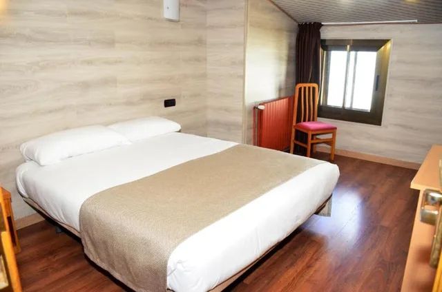 غرفة قياسية بسرير مزدوج، Cal Ruiz Hotel 1/10