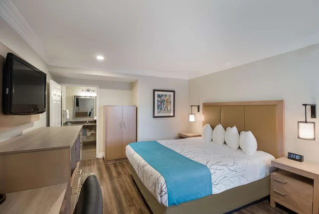 غرفة بسرير كينج لذوي الإعاقة، Best Western Woodland Hills Inn 2/4