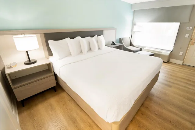 غرفة بسرير كينج لذوي الإعاقة، Best Western Seaside Inn 1/9