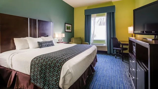 غرفة قياسية بسرير كينج، Best Western Plus Carrizo Springs Inn And Suites 1/10