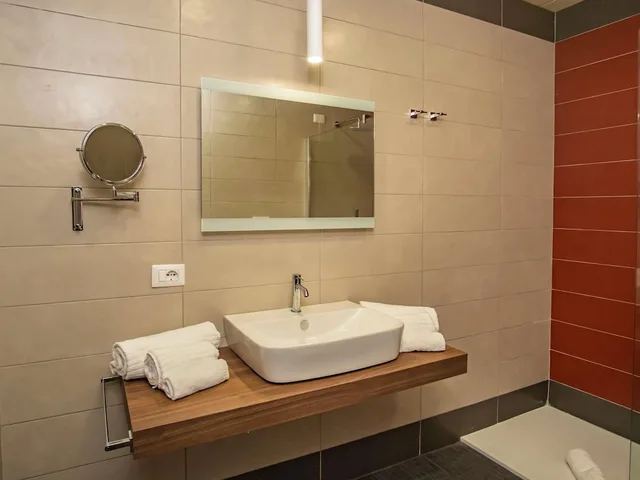 Superior, 3 Beds, 1 Double and 1 Single or 3 Single Beds, Sofa، Mercure Hotel President Lecce 3/4