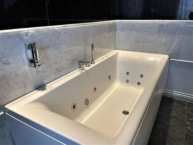 جناح جونيور بسرير كوين مع أريكة بحوض جاكوزي، Hotel Vasa, BW Signature Collection 5/5