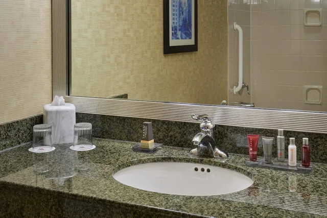 غرفة بسرير كينج، Marriott Milwaukee West 4/5