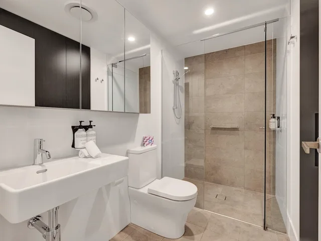 1 Bedroom, Executive, Apartment, King Bed, Sofa, Rambla at Berwick House 3/5
