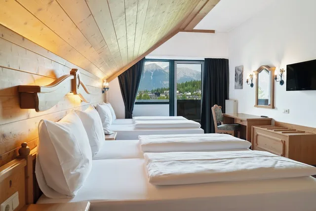 جناح تقليدي بسريرين كينج وسرير فردي بشرفة بغرفتي نوم، Gruberhof Hotel 1/10