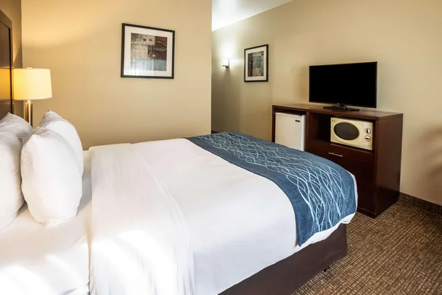 غرفة بسرير كوين، Comfort Inn Lacey Olympia 2/4