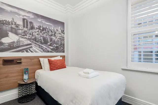 Deluxe, Single, Criterion Hotel Sydney 3/8