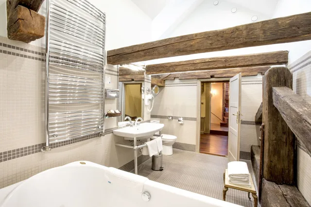 Tower, Suite, King Bed، Iron Gate Hotel And Suites 2/3
