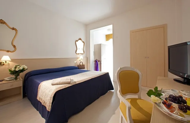 غرفة كومفورت ثلاثية بسرير كوين وسرير فردي بشرفة، Hotel Terme Venezia 4/6