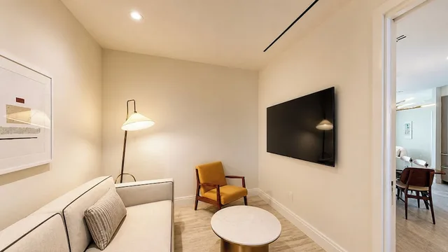 إقامة بسرير كينج بإطلالة على البحر بغرفة نوم واحدة، Four Seasons Hotel And Residences Fort Lauderdale 2/3