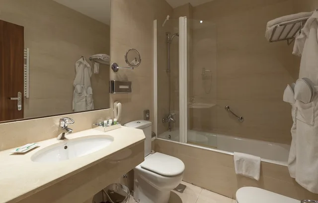 غرفة بريميوم بسرير مزدوج بشرفة، Hotel Urh Palacio de Oriol Formerly Nh Palacio de Oriol 5/6