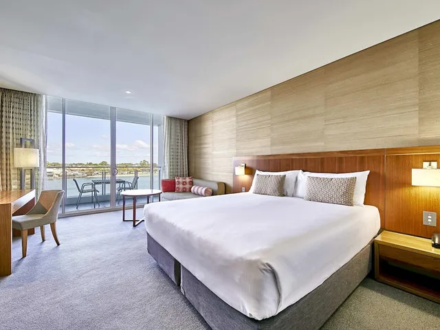 Superior, King Bed, Water View، The Sebel Mandurah 3/10