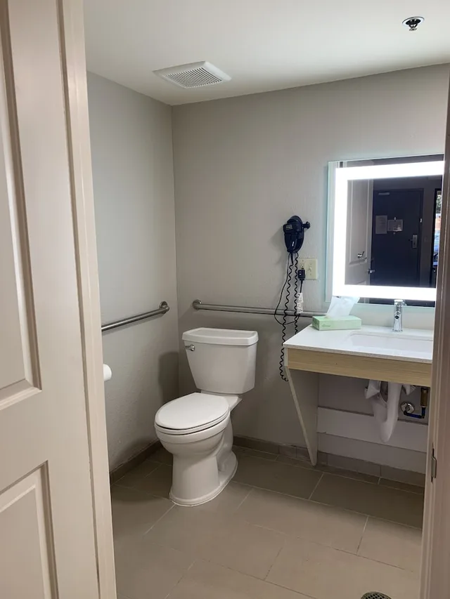 غرفة بسريرين كوين للمدخنين، Days Inn by Wyndham Atlanta Stone Mountain 6/6