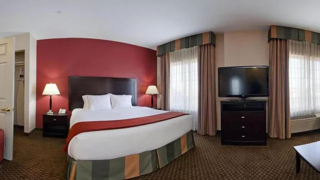 Standard, Single Bed, Holiday Inn Express Hotel And Suites Pleasant Prairie Kenosha 3/4