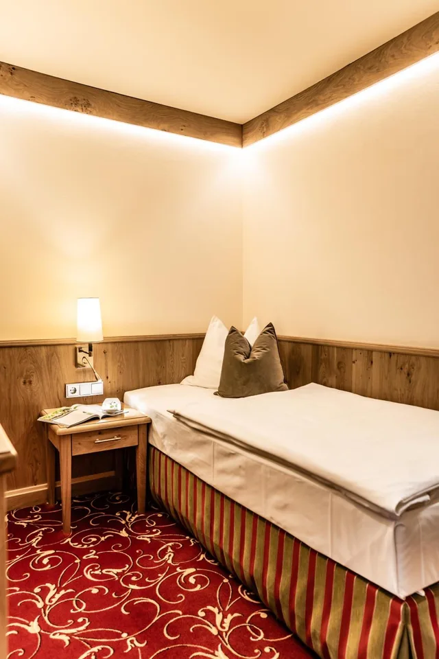 Room, Triple, Single Bed, Street View, Hubertushof 2/8