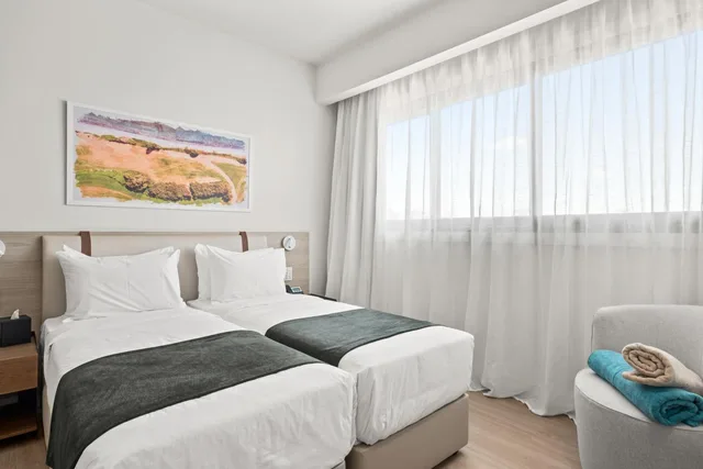 Classic, Single Bed, Convertible Double Bed, Balcony، Mercure Larnaca Finikoudes Beach 4/9