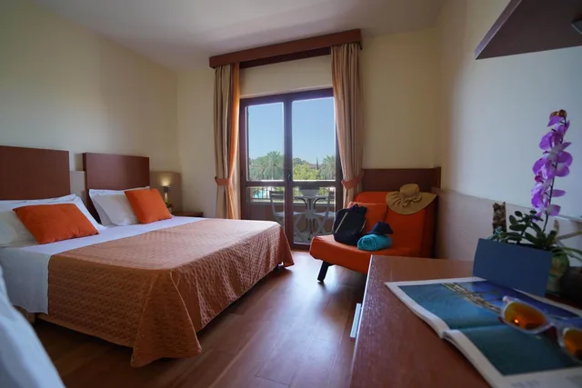 غرفة مفردة بإطلالة على المسبح، Valtur Calabria Otium Resort 1/3