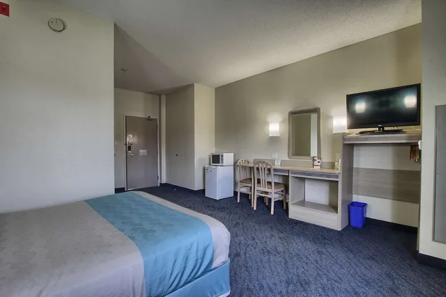 غرفة قياسية بسرير كينج، Motel6 London, ON - Ontario 5/10