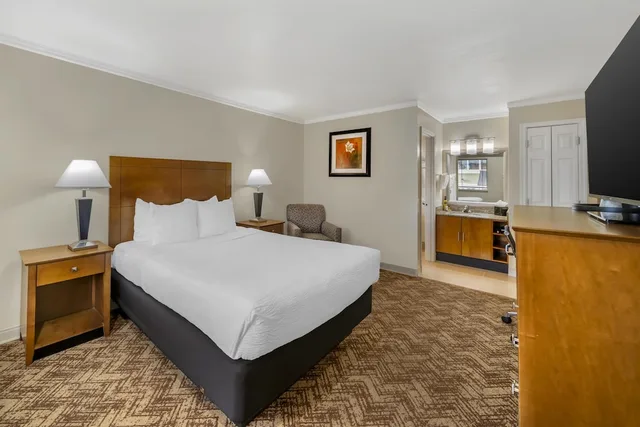 غرفة قياسية بسرير كوين، Best Western Plus Northwoods Inn 3/10