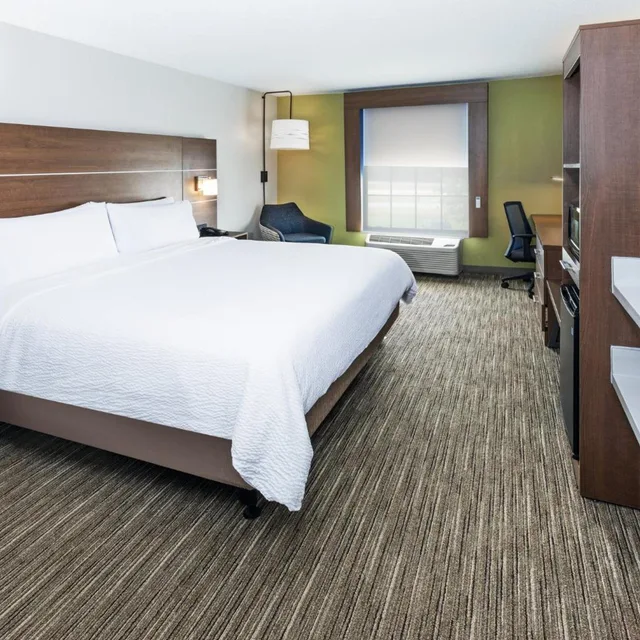 غرفة قياسية بسرير كينج، Holiday Inn Express & Suites Sulphur (Lake Charles) 1/7