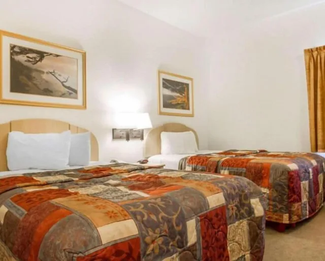 Room, 2 Double Beds, Accessible, Rodeway Inn Watsonville 1/2