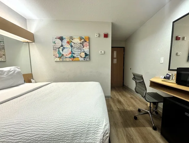 غرفة بسرير كوين لذوي الإعاقة، Microtel Inn And Suites of Albertville 5/10