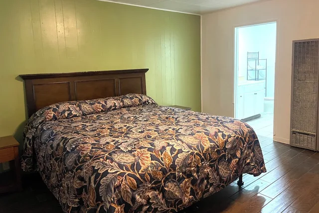 Queen Bed with Kitchenette Non - Smoking، Oak Motel Modesto CA 2/8
