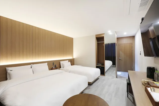 غرفة بريميوم بسريرين منفصلين وسرير كينج، Carlton Hotel 4/6