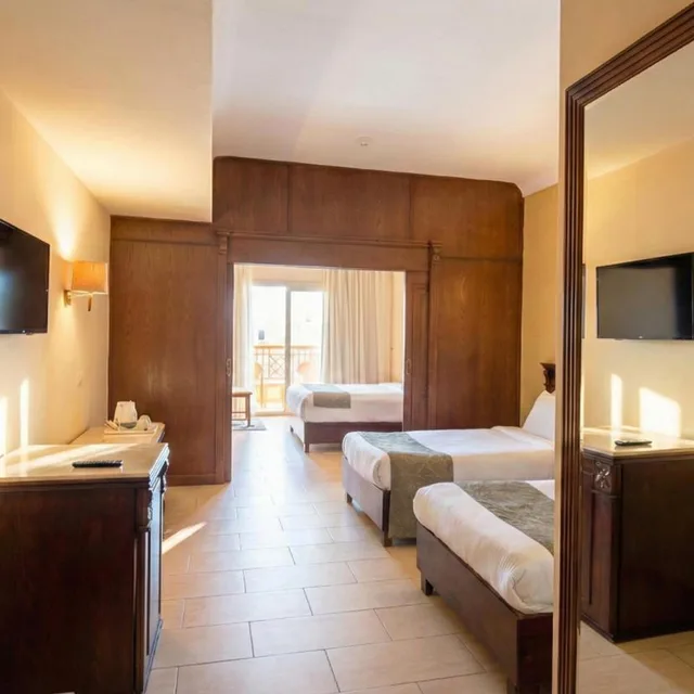 Family Partition Room، Regency Plaza Aqua Park Spa Resort 3/8