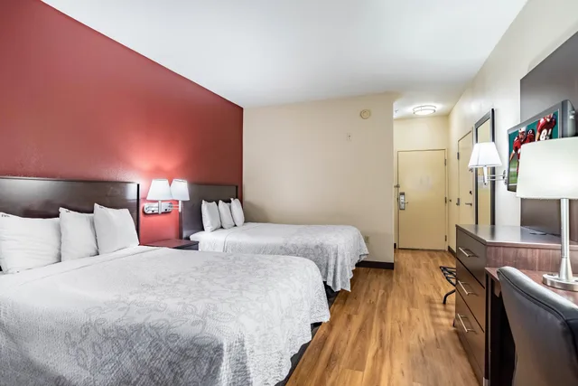 غرفة ديلوكس بسريرين مزدوجين، Red Roof PLUS Phoenix West 2/5
