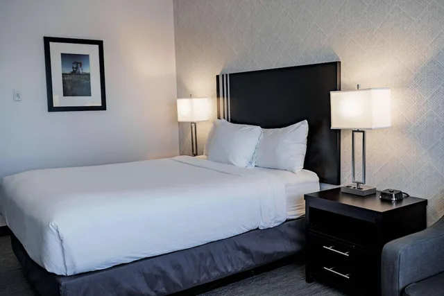 غرفة بسرير كوين، Park Inn By Radisson Edmonton Airport 1/5