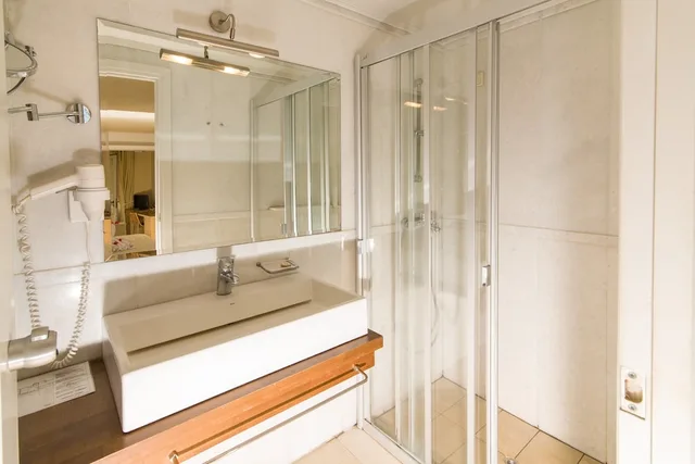 Junior Suite, Queen Bed, Outdoor Jetted Tub, Sofa, Jetted Tub، Antinea Suites and Spa 2/2