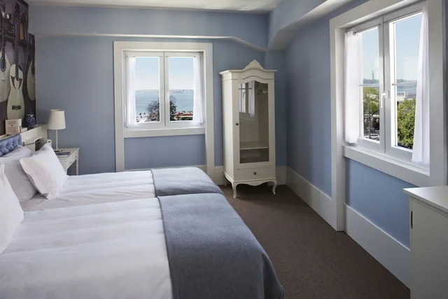 غرفة سوبيريور بسرير كينج بإطلالة على النهر، Lx Boutique Hotel 1/3