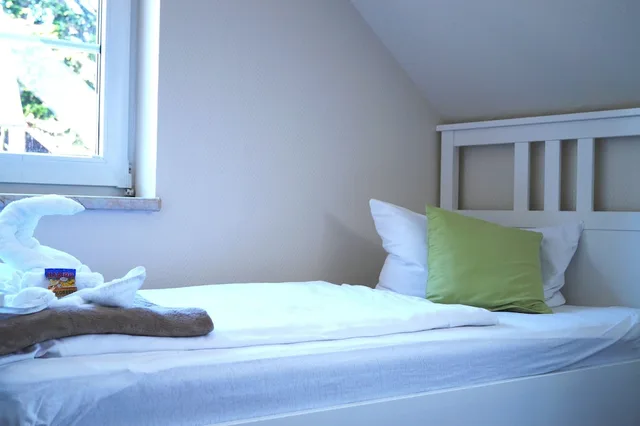 غرفة ثلاثية مفردة بسرير فردي، REGIOHOTEL Pfalzer Hof Wernigerode 2/3