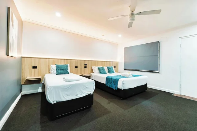 غرفة ديلوكس تنفيذية بسرير كوين وسرير فردي، COUNTRY COMFORT COFFS HARBOUR 4/10