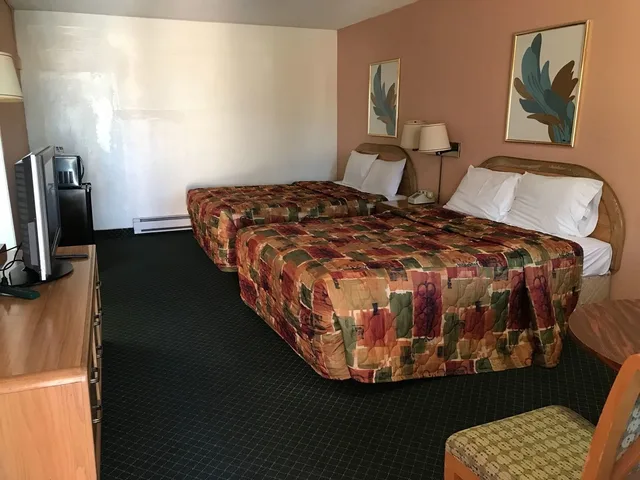 Executive, Single, 2 Queen Beds, Courtyard View, Courtyard Area، ECONOMY INN BARSTOW 6/10