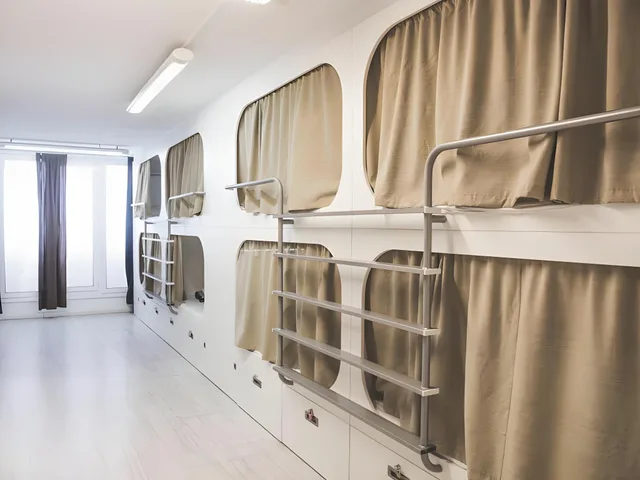 Mixed Dorm, 10 Beds, 5 Bunk Beds، Hostel One Ramblas 1/2