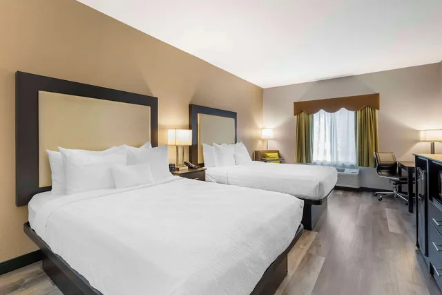 غرفة قياسية بسريرين كوين، Best Western Plus Des Moines West Inn & Suites 3/8