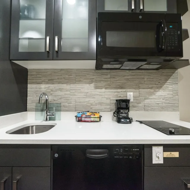 جناح استوديو بسرير مزدوج، Candlewood Suites Edmonton West 2/2