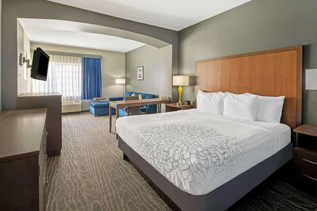 Suite, King Bed, Country Side View, Accessible، La Quinta Inn And Suites By Wyndham Mercedes 2/2