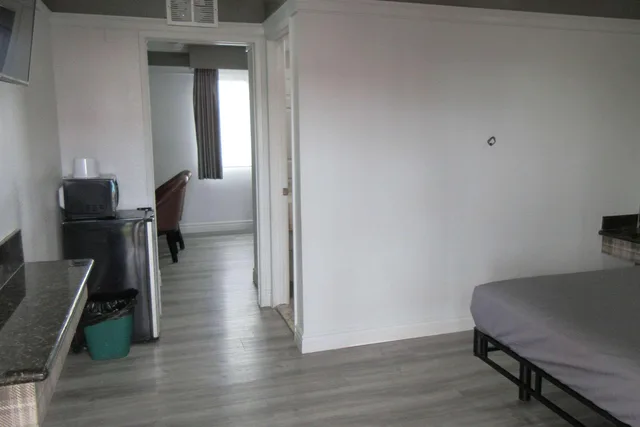 غرفة بسرير كينج، Rodeway Inn Commerce - Los Angeles 4/5