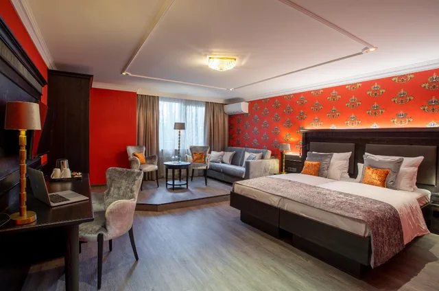 غرفة ثلاثية بسرير مزدوج مع أريكة، Villa Westend Hotel An Der Messe GMBH 1/1