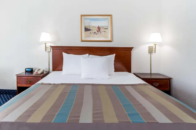 Room, Best Western Greensboro Coliseum Inn 3/3