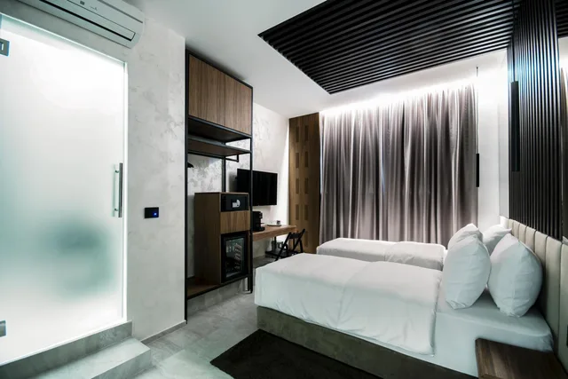 غرفة سوبيريور بسريرين منفصلين، The Location Hotel 1/1