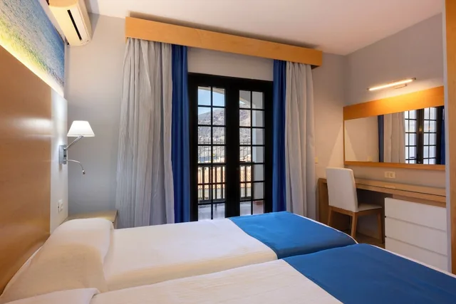 2 Bedrooms, Apartment, 2 Double and Twin Beds, Sofa، Ona Las Rosas 4/10