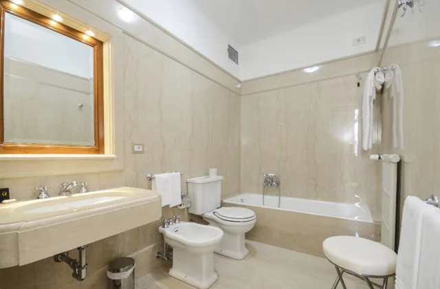 جناح بسرير كينج، Vittoria Hotel 4/4