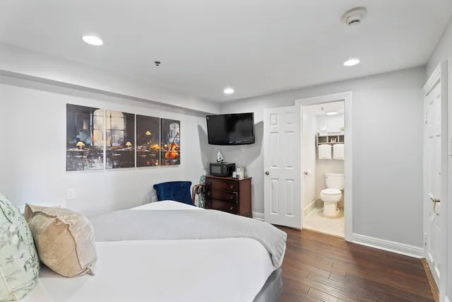 Comfort, Queen Bed, Ground Floor, Hotel St Pierre French Quarter 10/10