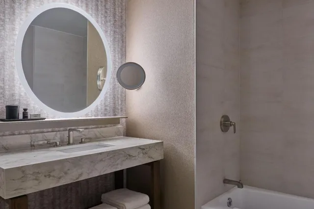Slope, Guest Room, 2 Queen Beds, Mountain View، Viewline Resort Snowmass, Autograph Collection 3/3
